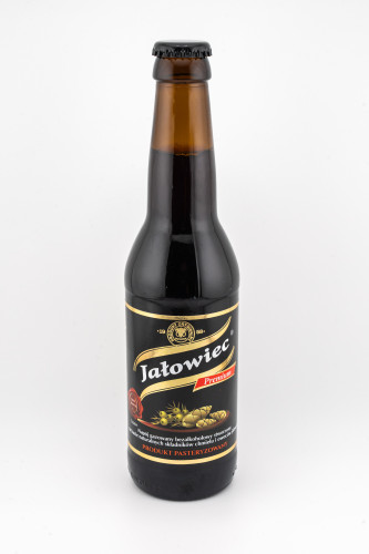 butelka 330ml z napojem jałowiec premium.