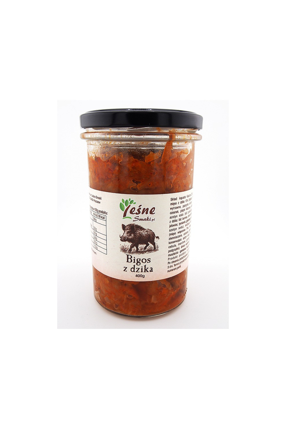 Duży słoik 545 ml wypełniony rzemieślniczym bigosem z dzika oraz oklejony etykietą firmy Leśne Smaki.