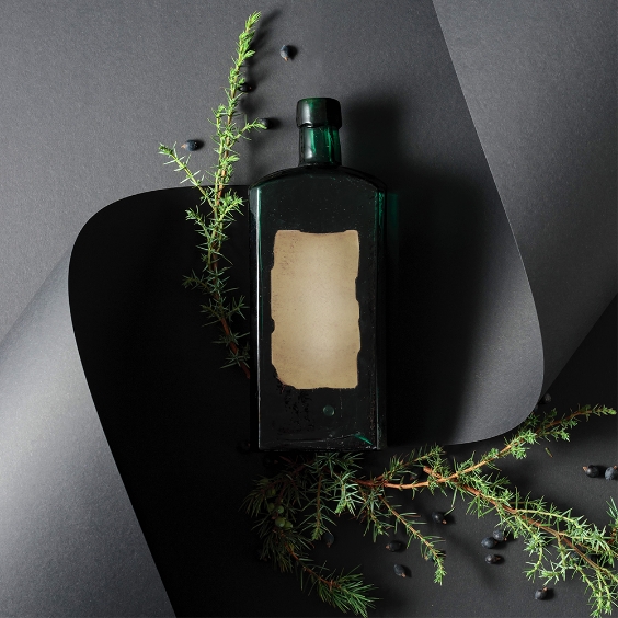 Napój jałowcowy w butelce